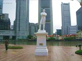 Памятник основателю Сингапура